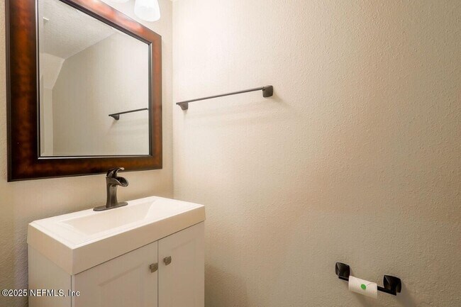 Building Photo - 1500 Calming Water Dr