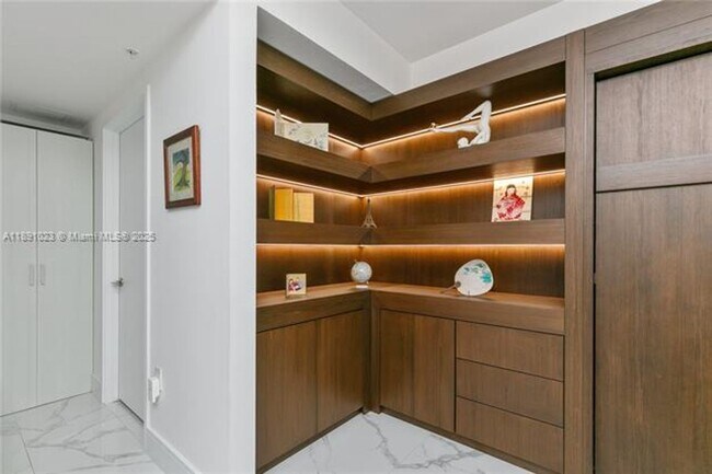 Building Photo - 300 Sunny Isles Blvd