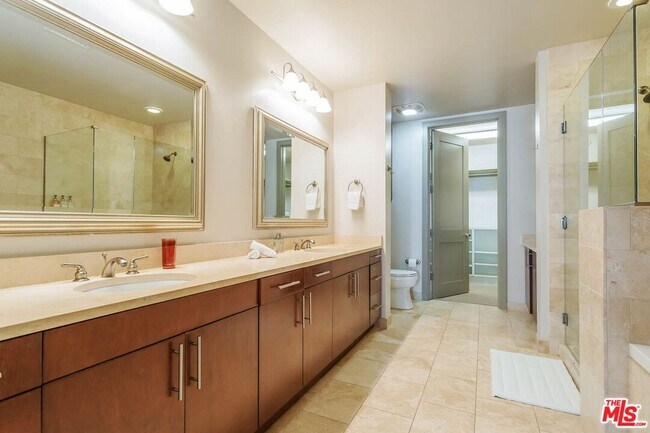 Building Photo - 10700 Wilshire Blvd