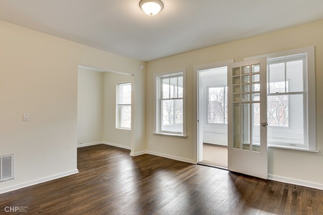 Building Photo - 2655 W Leland Ave