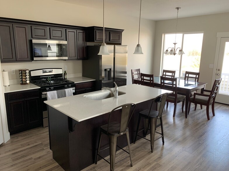 Building Photo - 718 N 260 W