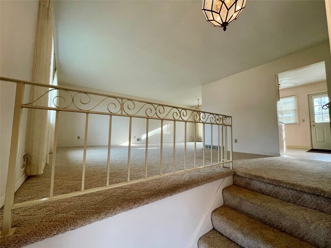 Building Photo - 328 Chestnut Ln