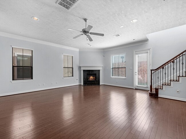 Building Photo - 11643 Royal Oaks View