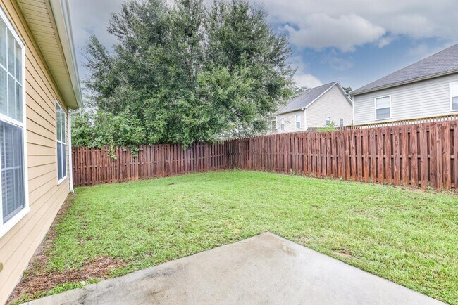 Building Photo - 1661 Harbor Club Dr