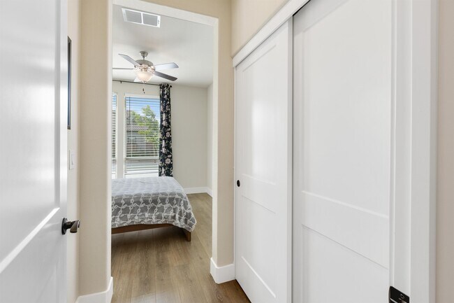Building Photo - 10068 Carinata Dr