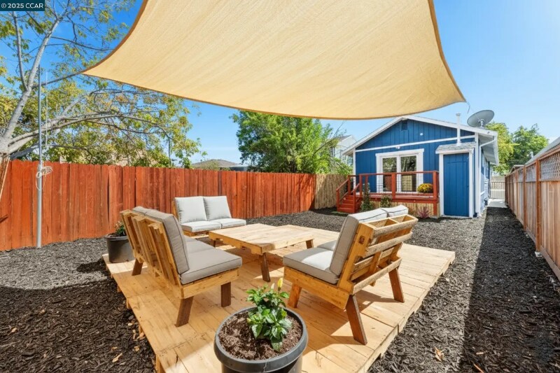 Building Photo - 1245 90th Ave