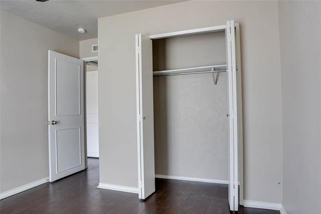 Building Photo - 728 Wandering Way Dr