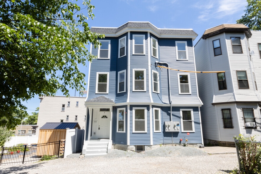 Building Photo - 2 French Ter