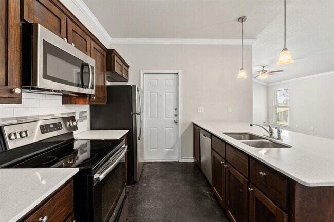 Building Photo - 917 Ramblewood St