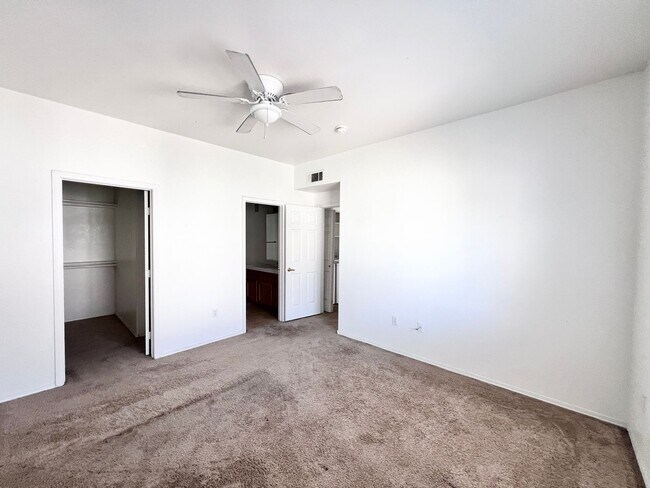 Building Photo - 2121 Echo Bay