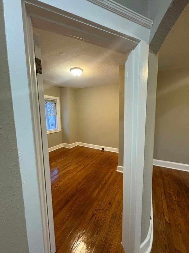 Building Photo - 509 Monroe Ave