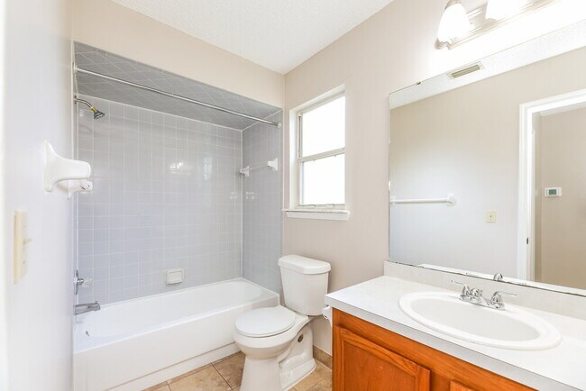 Building Photo - 2115 Center Way