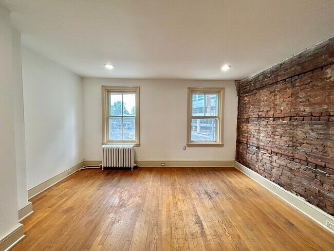 Building Photo - 1328 N Washington St