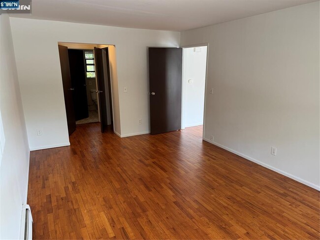 Building Photo - 244 Collignon Way