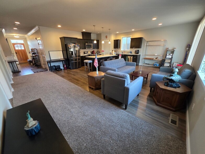 Building Photo - 10721 NE 109th St