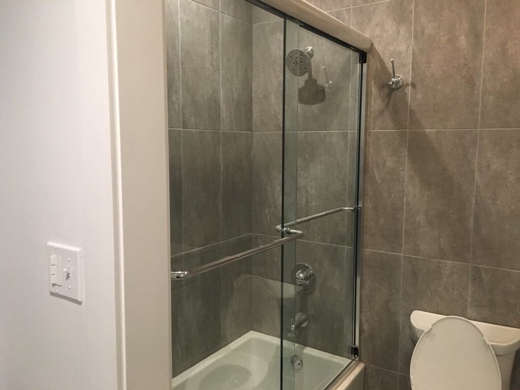 bathroom w/shower - 511 Toulouse St