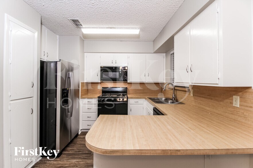 Building Photo - 202 Carolyn Dr