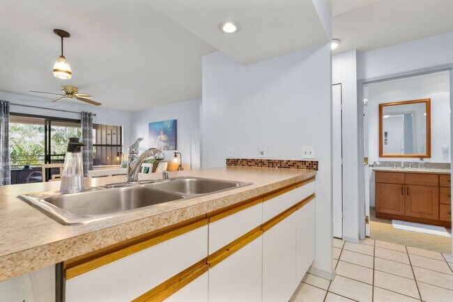 Building Photo - Fully Furnished, 1 Bed/1 Bath, Kihei Bay Vista with Pool