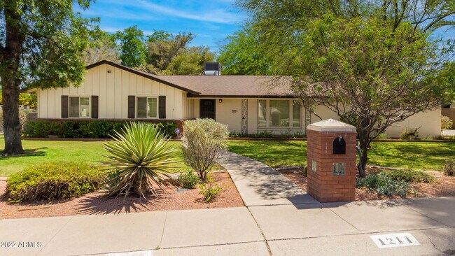 Building Photo - 1211 W Hayward Ave