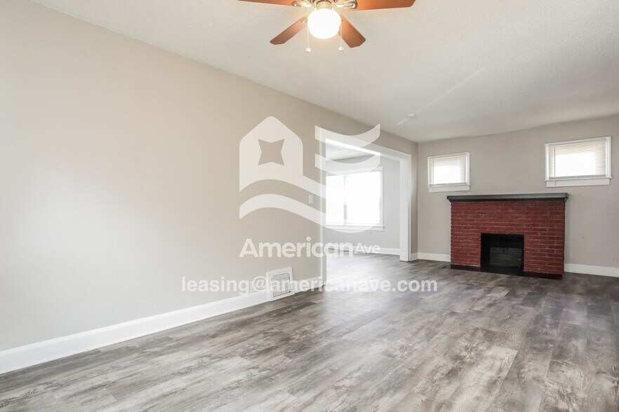 Building Photo - 4432 Flora Ave