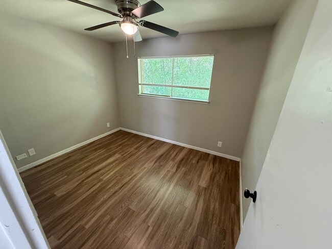 Building Photo - 2916 Bernice Dr