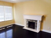 Building Photo - Charming home, just a few miles from Downt...