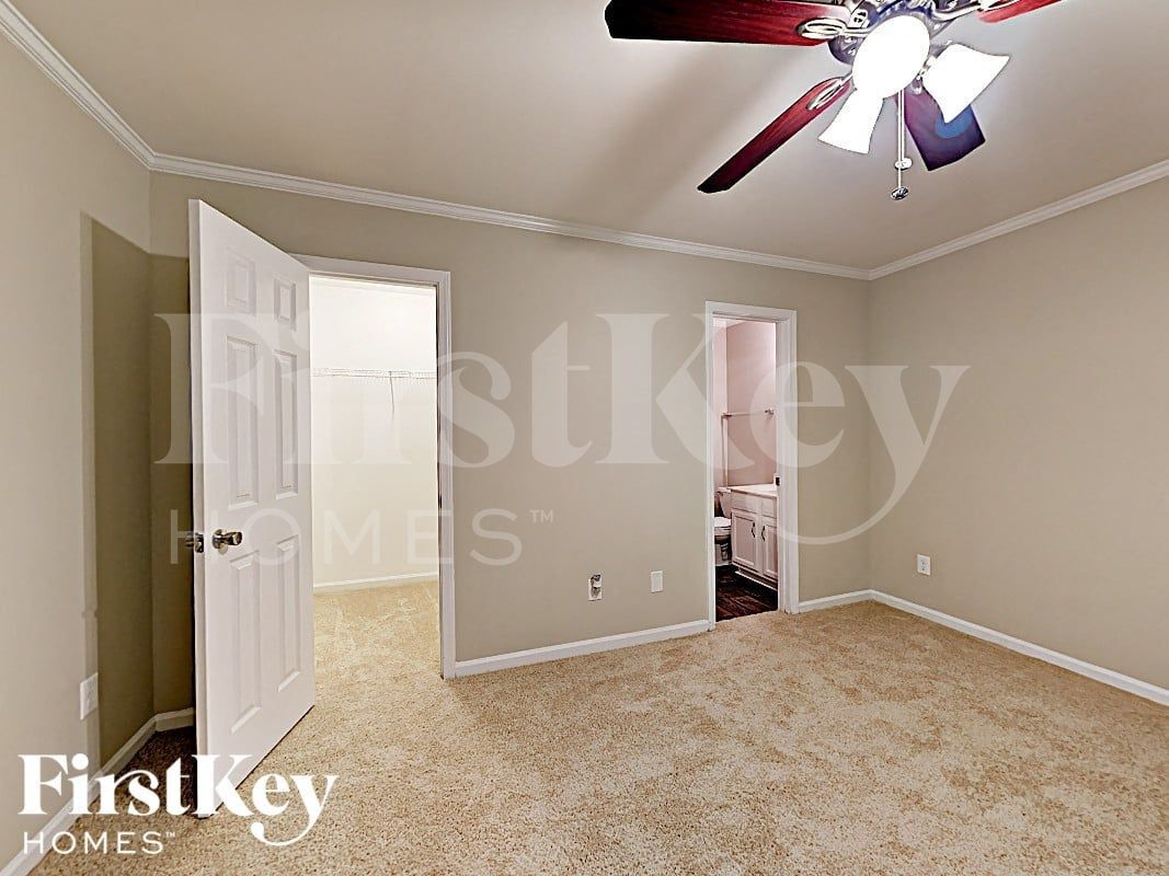 Building Photo - 2332 Juniper Dr