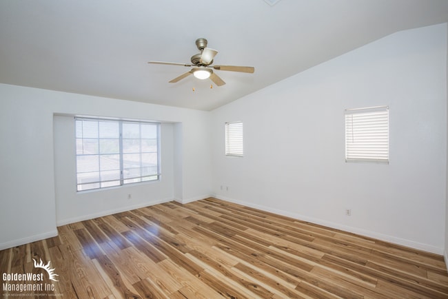 Building Photo - Beautifully Maintained 2Bdm 2Ba Townhome i...