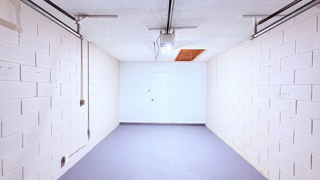 Building Photo - Beautifully Renovated 3-Bedroom Home with Upgrades in Deltona Lakes!!!