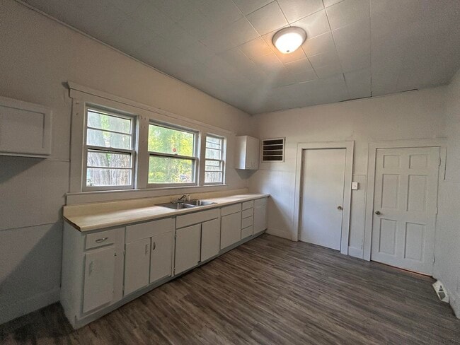 Building Photo - 35 Lake-