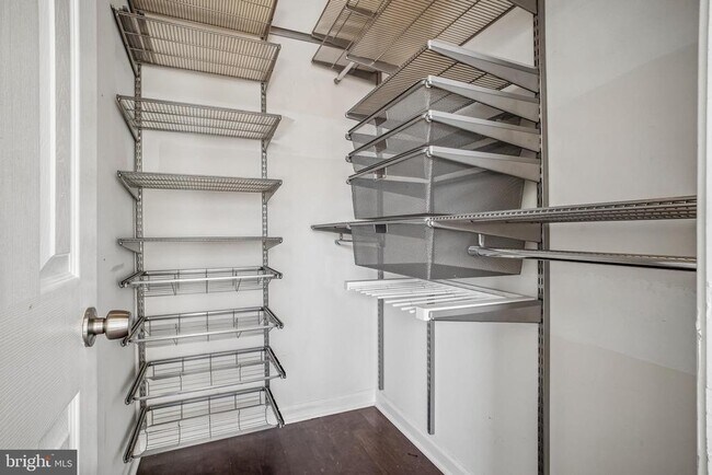 Building Photo - 1346 Nicholson St NW