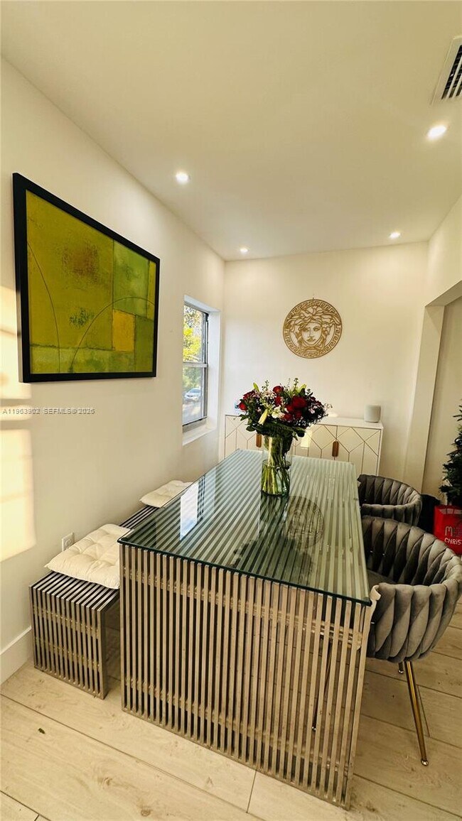 Building Photo - 1668 SW 20th St