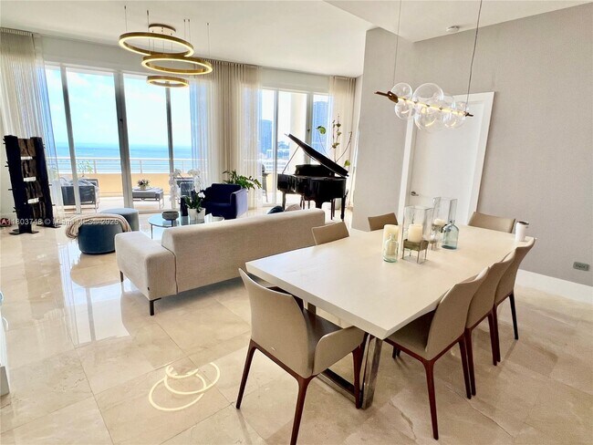 Building Photo - 848 Brickell Key Dr