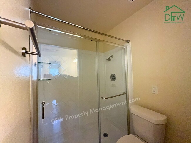Building Photo - Charming 3-Bedroom Haven in Euless - Stainless Appliances, Large Fenced Yard