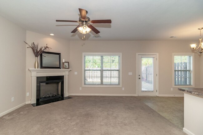 Building Photo - Beautiful 3 bedroom Townhome in Grovetown!