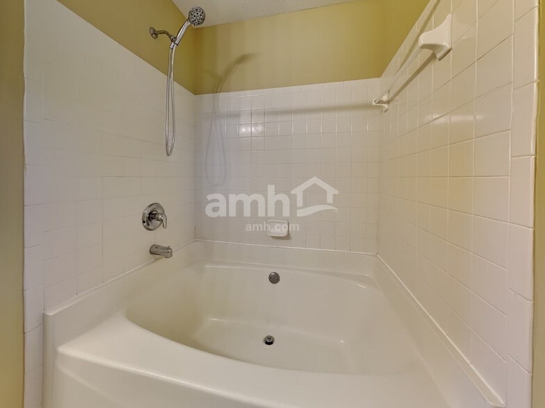 Building Photo - 15 Churchill Manor Ct