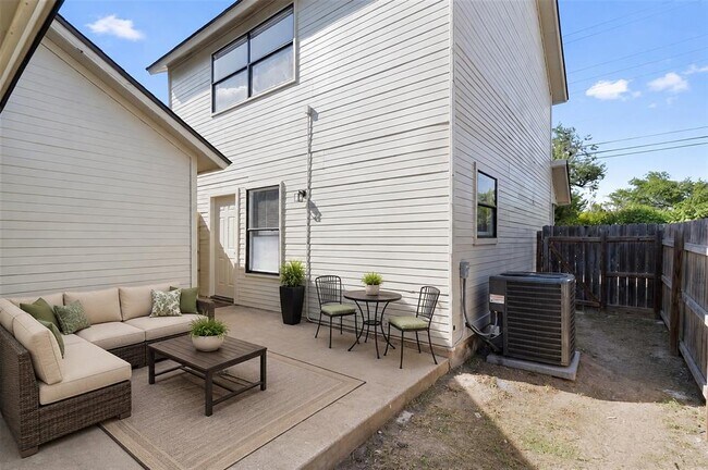 Building Photo - 2909 W Slaughter Ln