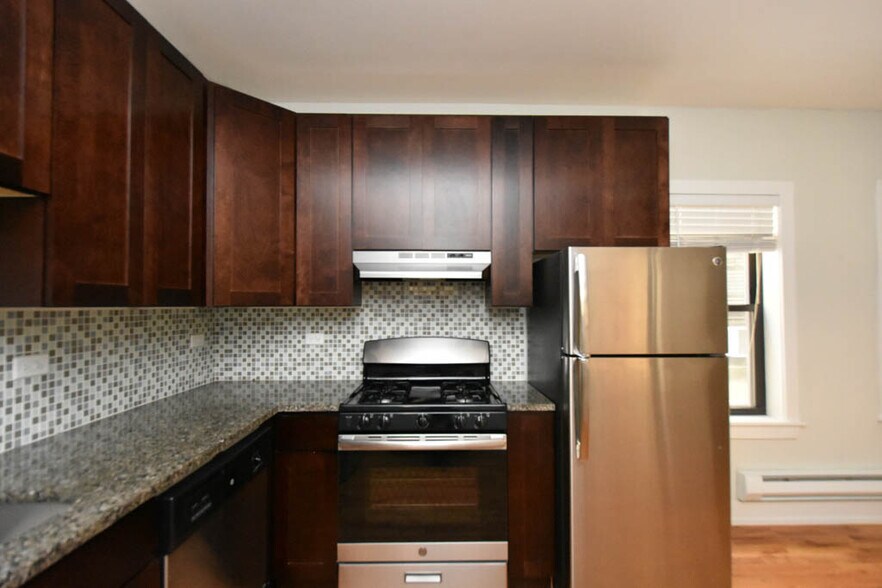 Building Photo - 822 Elm St