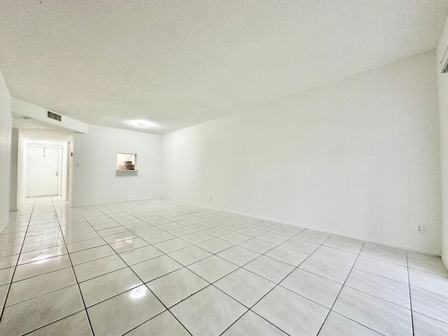 Building Photo - 7900 Fairview Dr