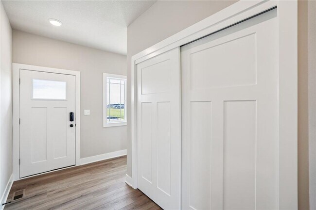 Building Photo - Single Family Home For Rent!