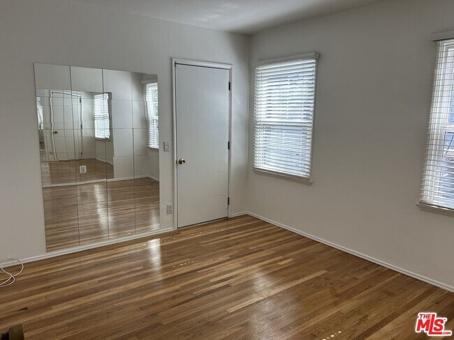 Building Photo - 5355 Rhea Ave