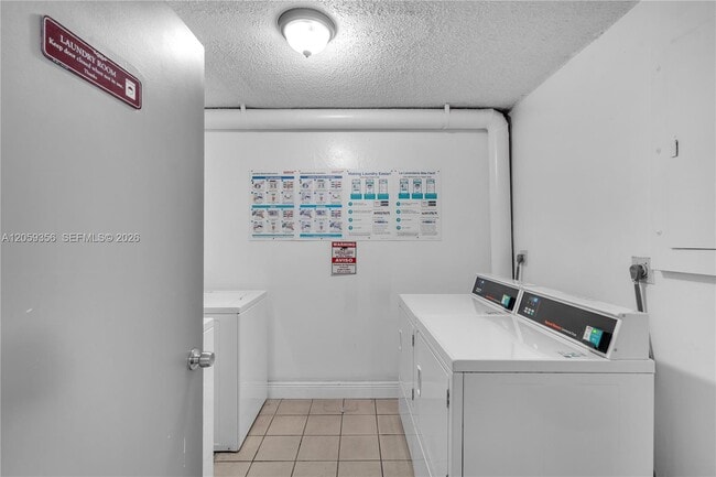 Building Photo - 9320 Fontainebleau Blvd