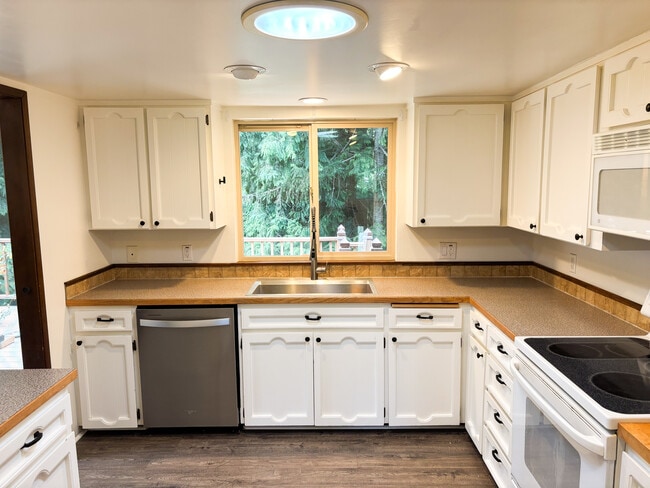 Building Photo - 4115 Tartan Way