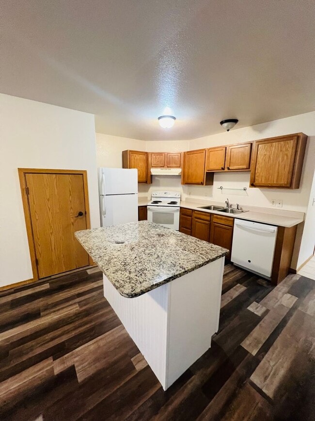 Building Photo - Amazing 3 Bed 2.5 Bath - Townhouse
