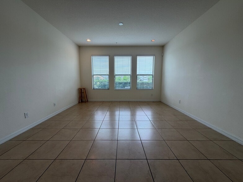 Building Photo - 475 Merry Brook Cir
