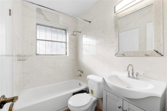 Building Photo - 1821 SW 11th Ct