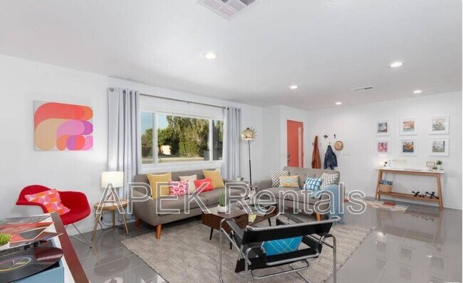 Building Photo - 2241 E Finley Rd