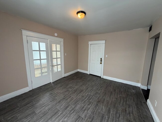Building Photo - 107-2 Davis-
