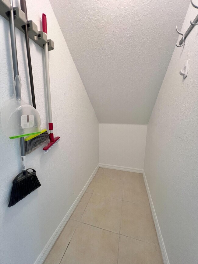 Building Photo - 44 Lancaster Rd