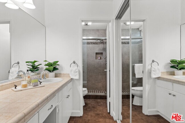 Building Photo - 1885 Veteran Ave